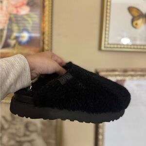 UGG Women's fuzz sugar slide Plush Black Slippers